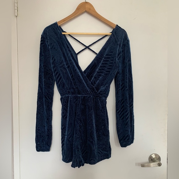 Ècote Velvet Romper Urban Outfitters - Picture 3 of 8